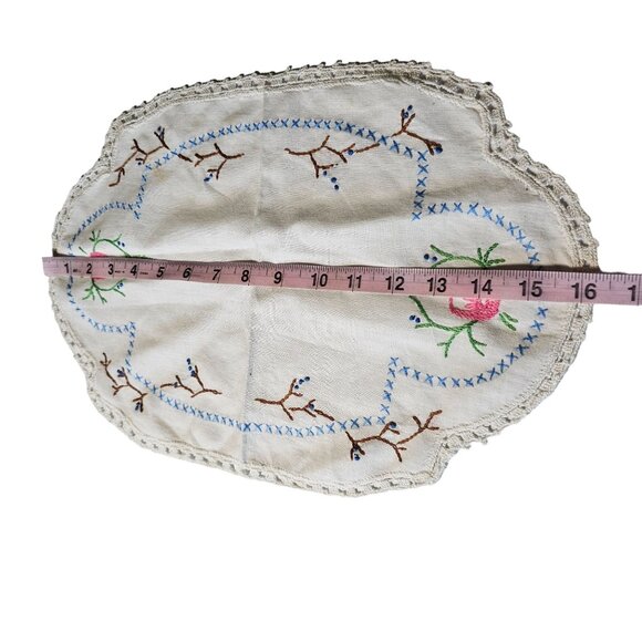 Vintage Hand embroidered Lace Detail Oval shaped napkin table linen handkerchief - Picture 8 of 11